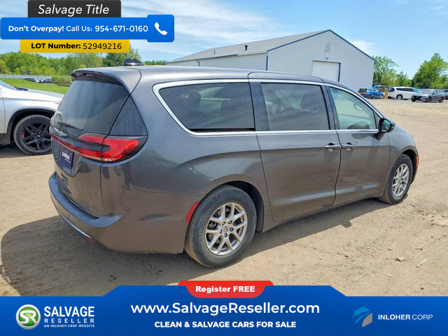 Used 2023 Chrysler Pacifica Touring-L FWD image 4