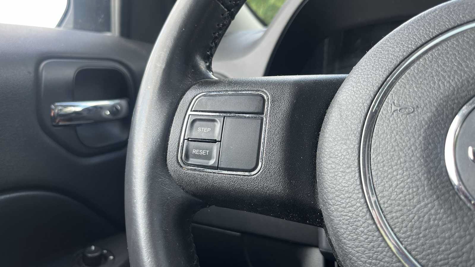 Used 2015 Jeep Patriot High Altitude AWD/4WD image 37