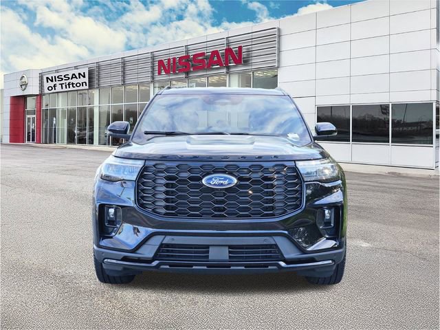 Used 2025 Ford Explorer ST-Line w/ ST-Line Street Pack image 2