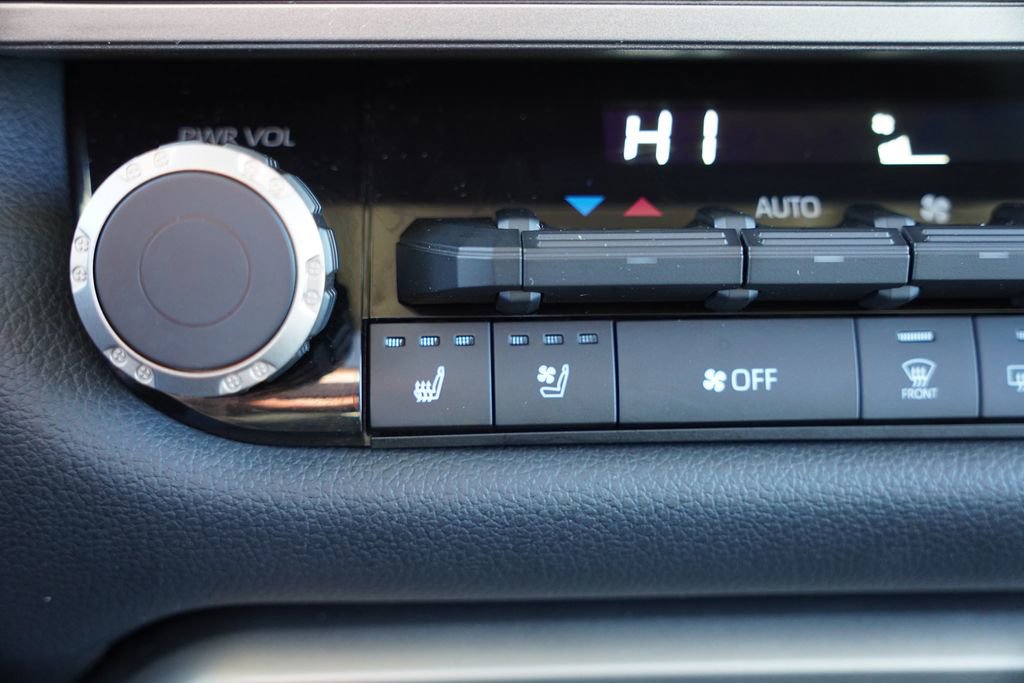 Used 2023 Toyota Tundra Limited image 27