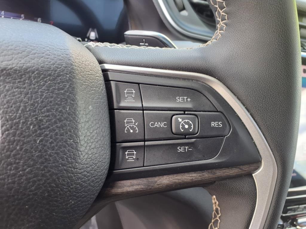 Used 2023 Jeep Grand Cherokee Limited image 20