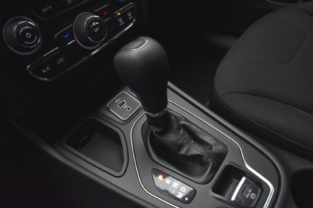 Used 2020 Jeep Cherokee Latitude FWD image 19