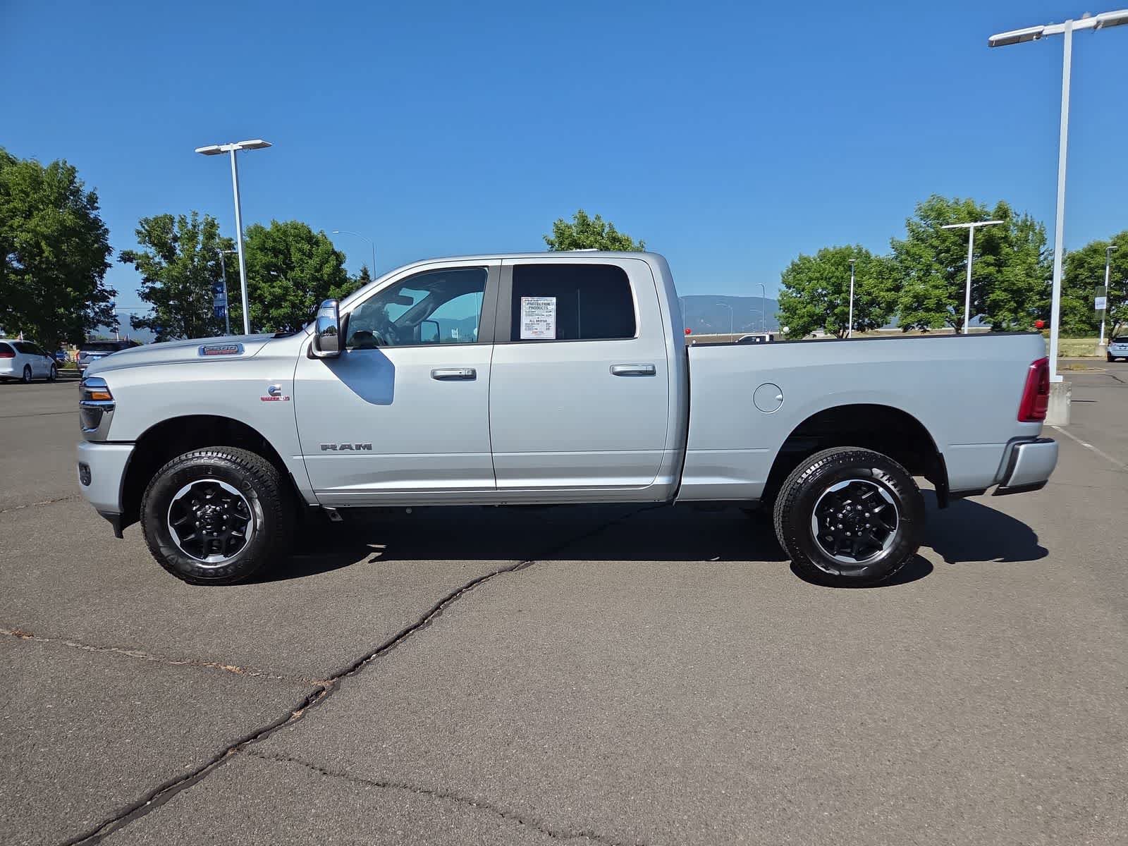 Used 2026 RAM 2500 Laramie AWD/4WD image 11