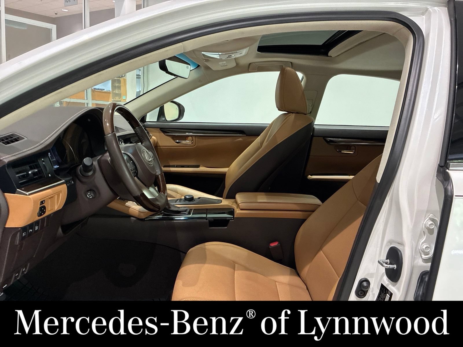 Used 2017 Lexus ES 350 w/ Premium Package FWD image 17