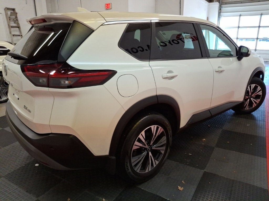 Used 2023 Nissan Rogue SV image 9