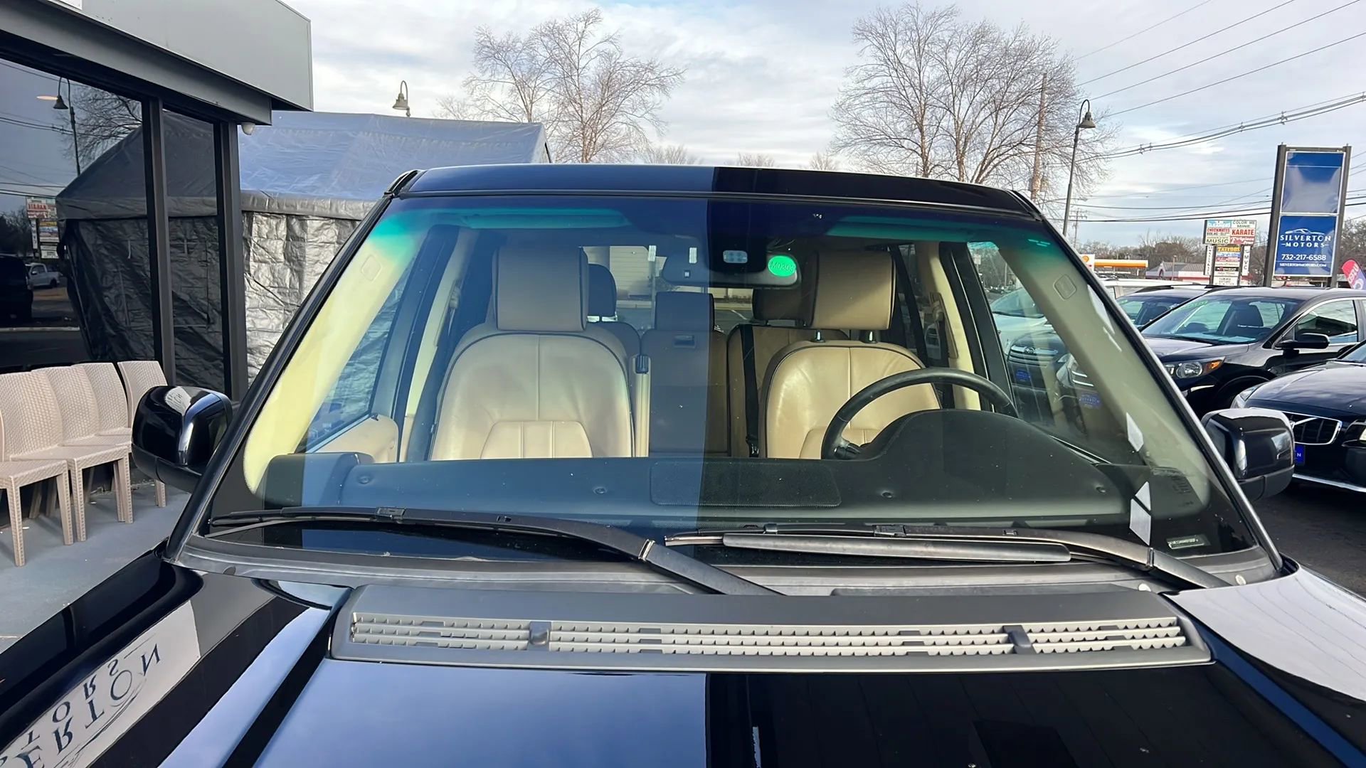 Used 2010 Land Rover Range Rover HSE image 14