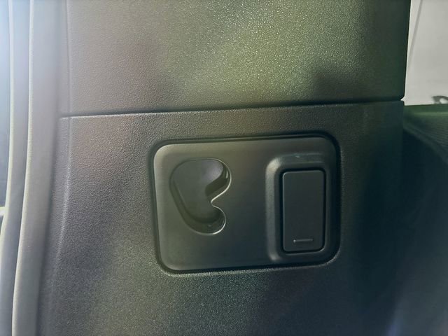 Used 2024 Land Rover Defender 110 S image 26