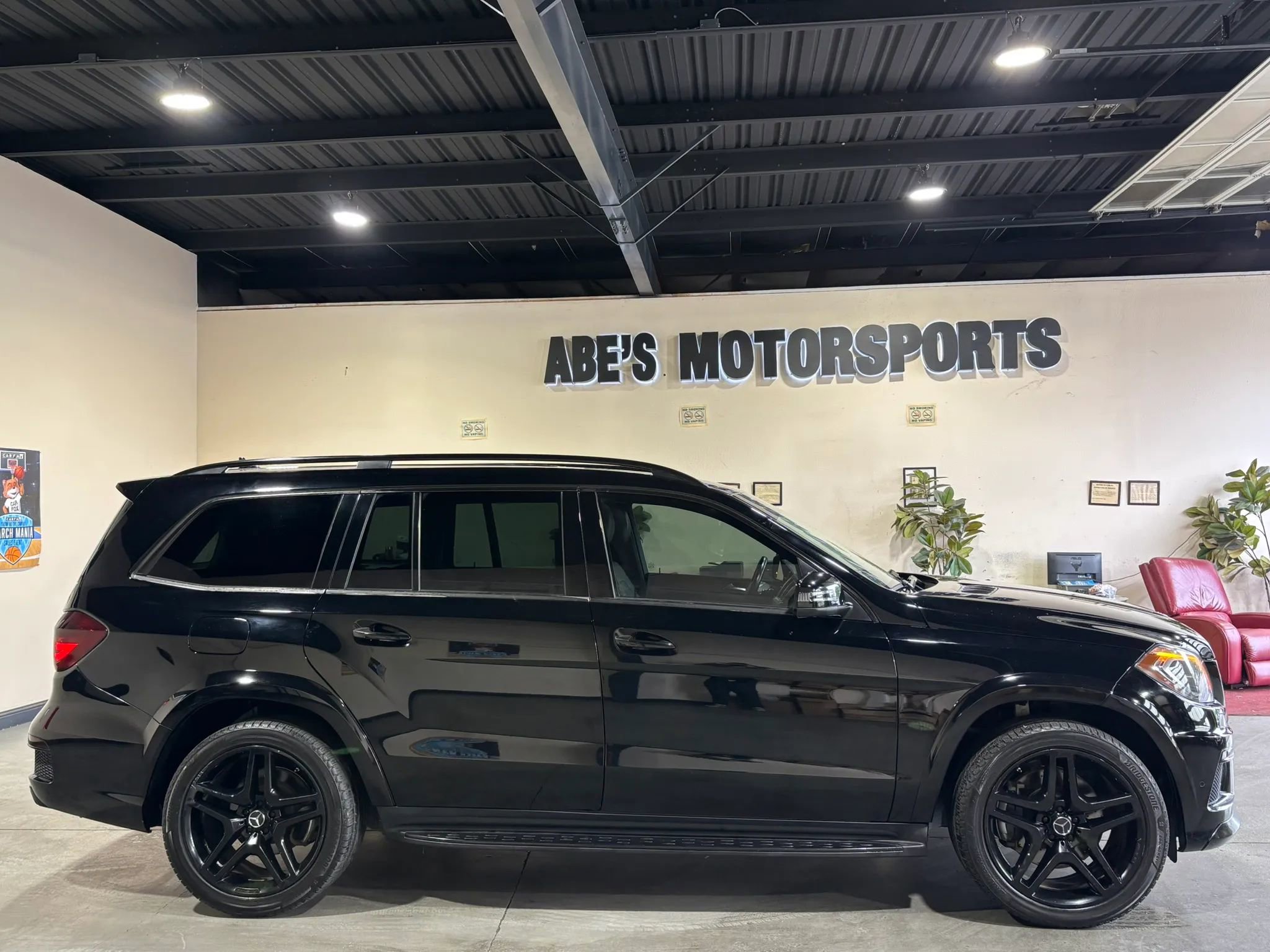 Used 2015 Mercedes-Benz GL 550 4MATIC image 8