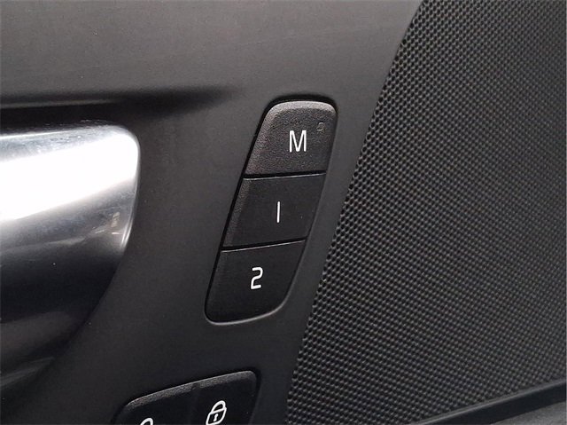 Used 2020 Volvo S60 T6 Momentum image 24