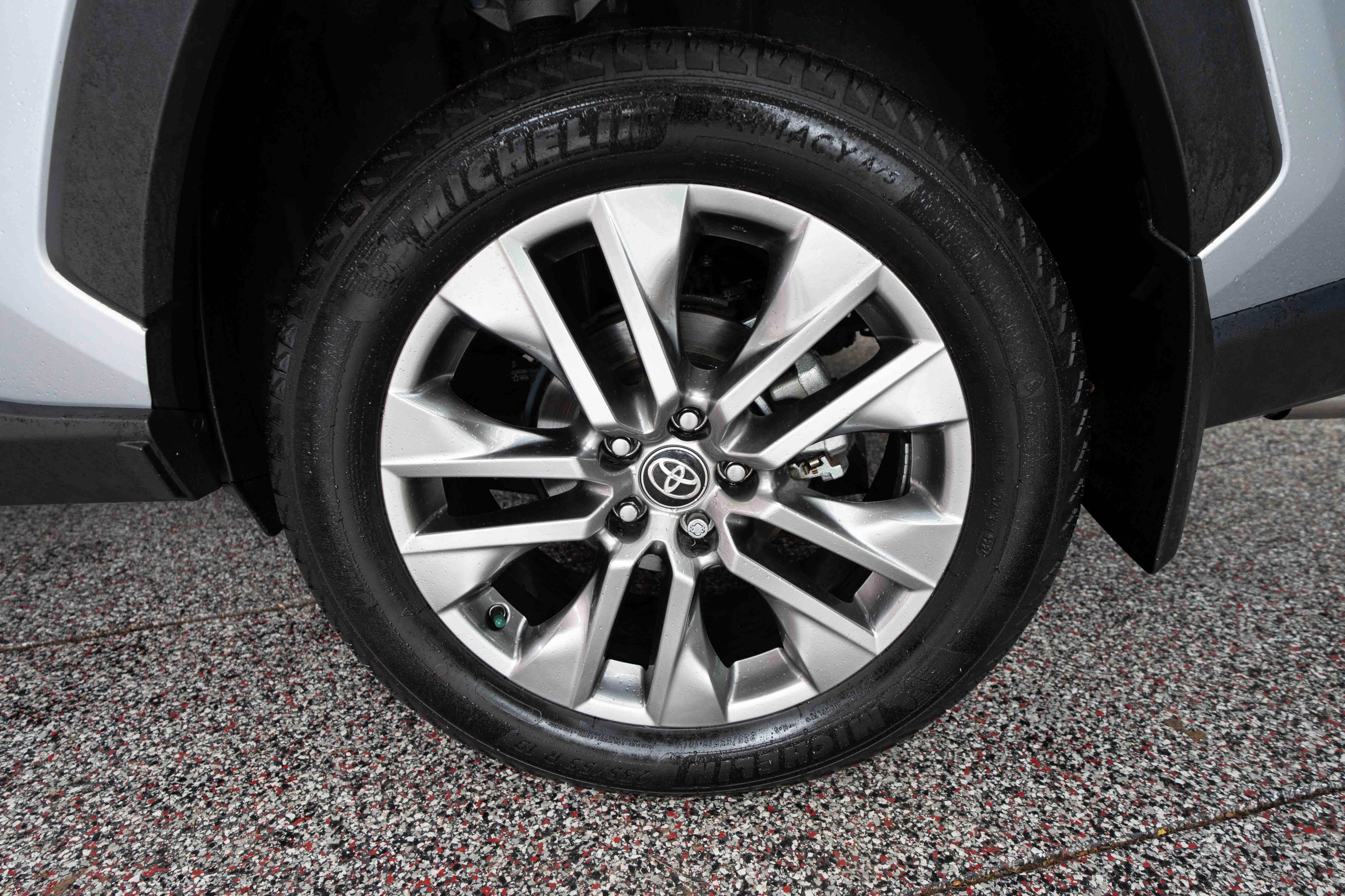 Used 2024 Toyota RAV4 XLE Premium FWD image 30