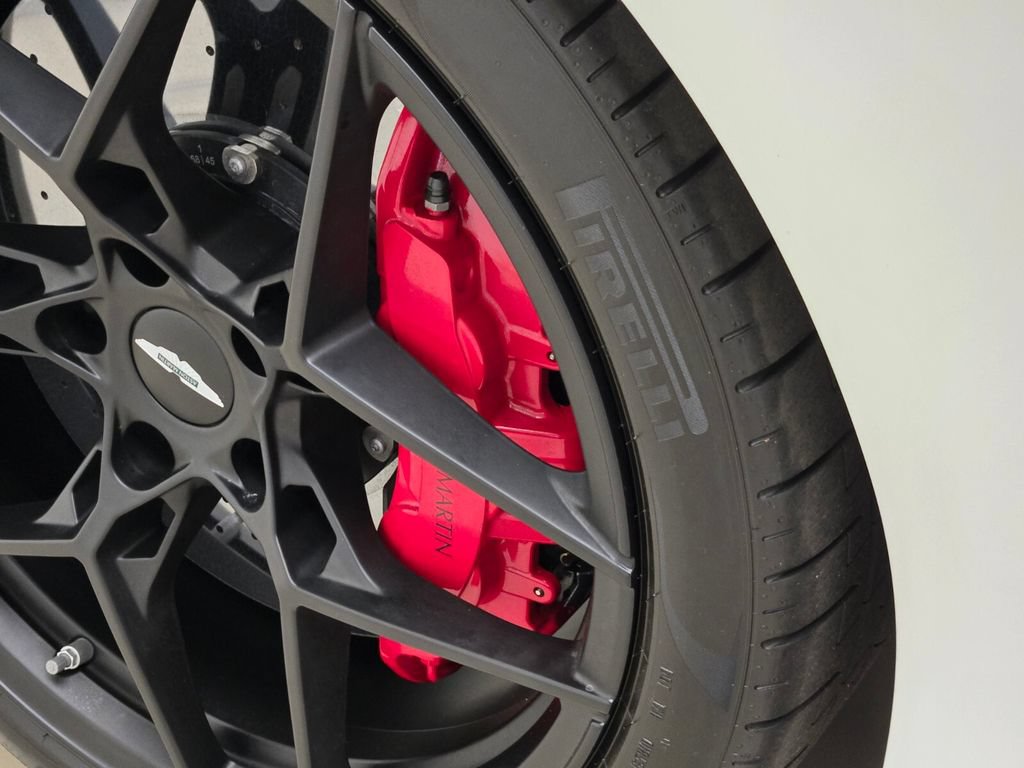 Used 2025 Aston Martin Vanquish RWD image 14