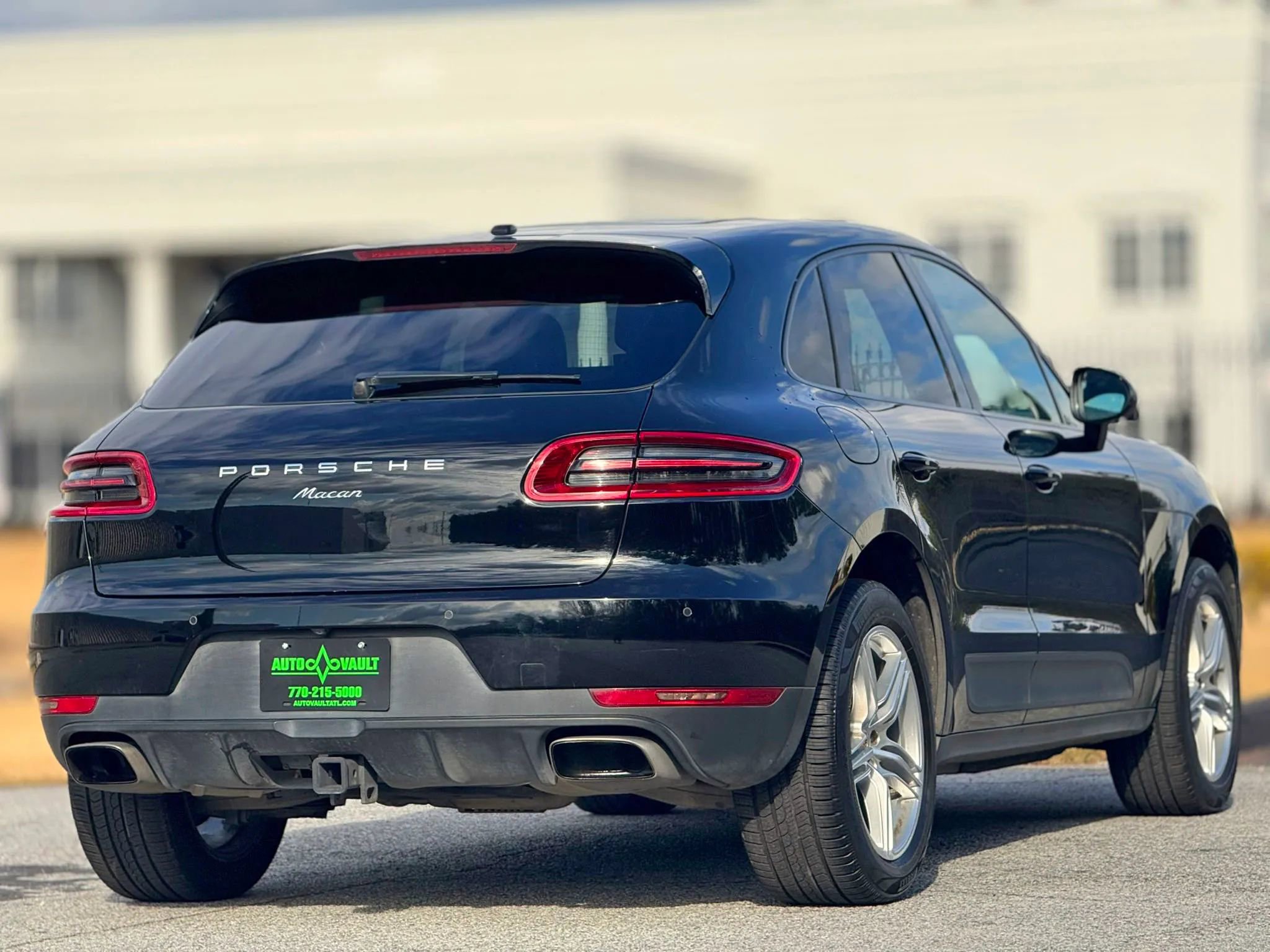 Used 2017 Porsche Macan AWD/4WD image 11