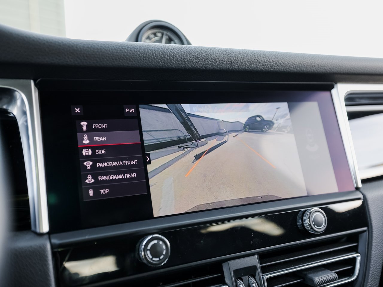 Certified 2023 Porsche Macan image 19