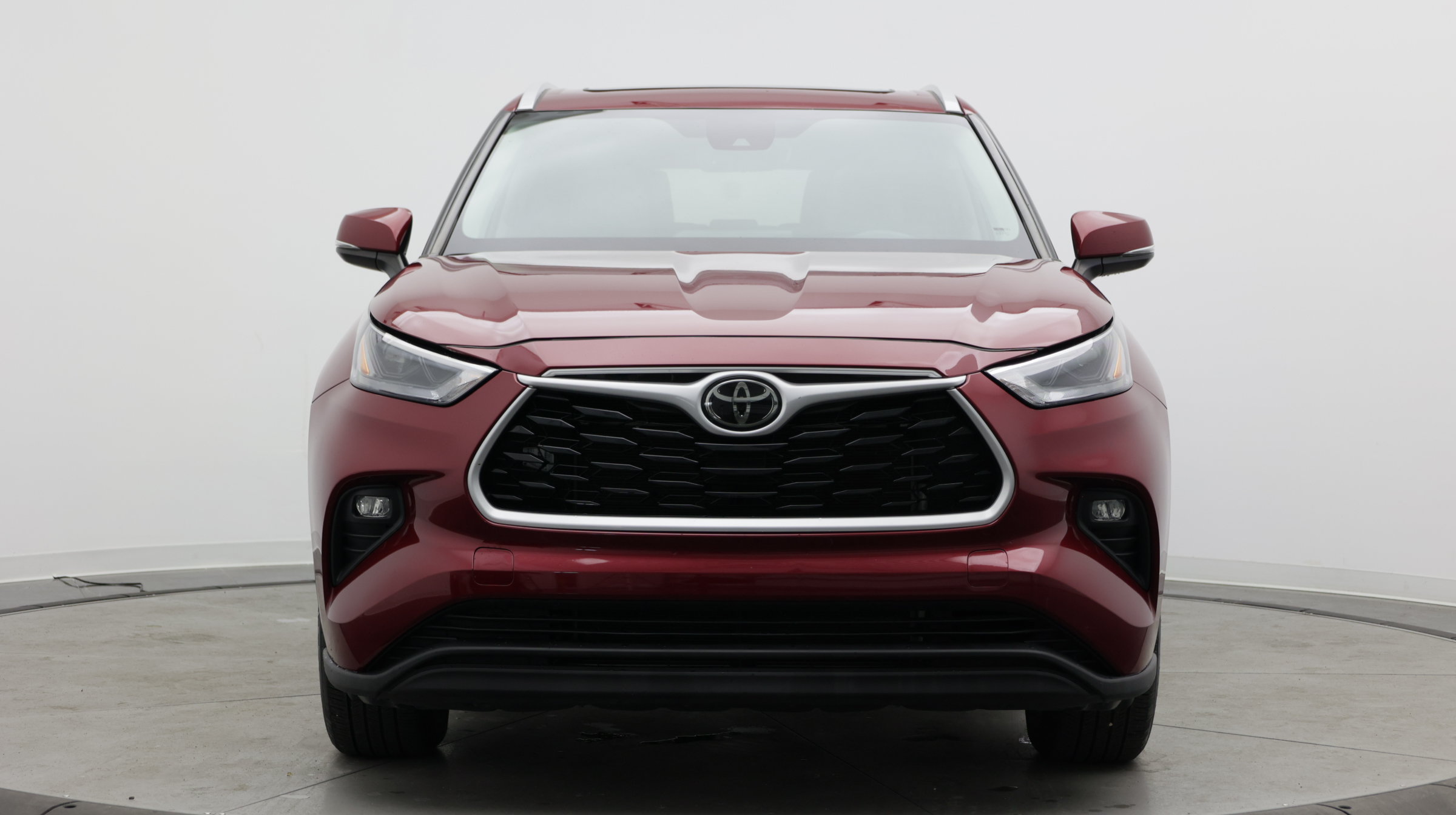 Used 2022 Toyota Highlander XLE FWD image 2