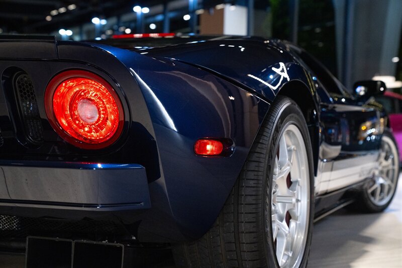 Used 2006 Ford GT RWD image 32