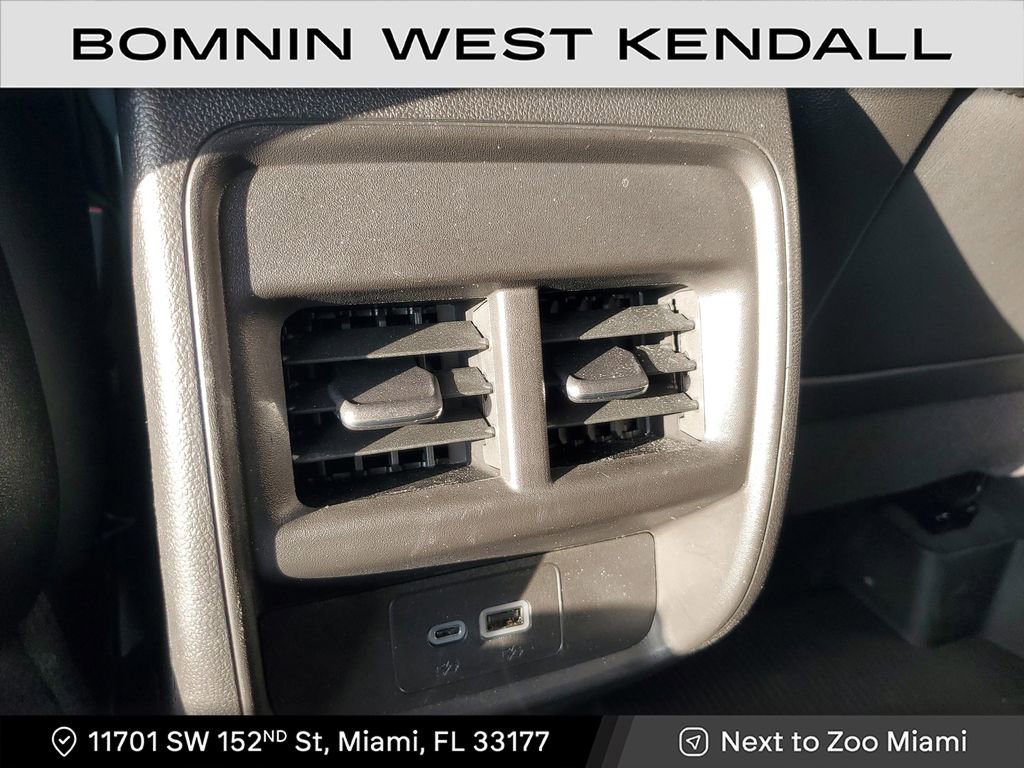 Used 2025 Cadillac XT4 Premium Luxury image 16