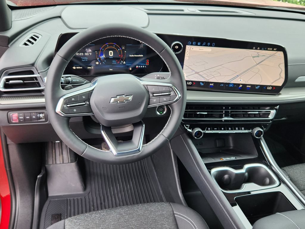 New 2026 Chevrolet Traverse LT w/ Midnight/Sport Edition AWD/4WD image 11