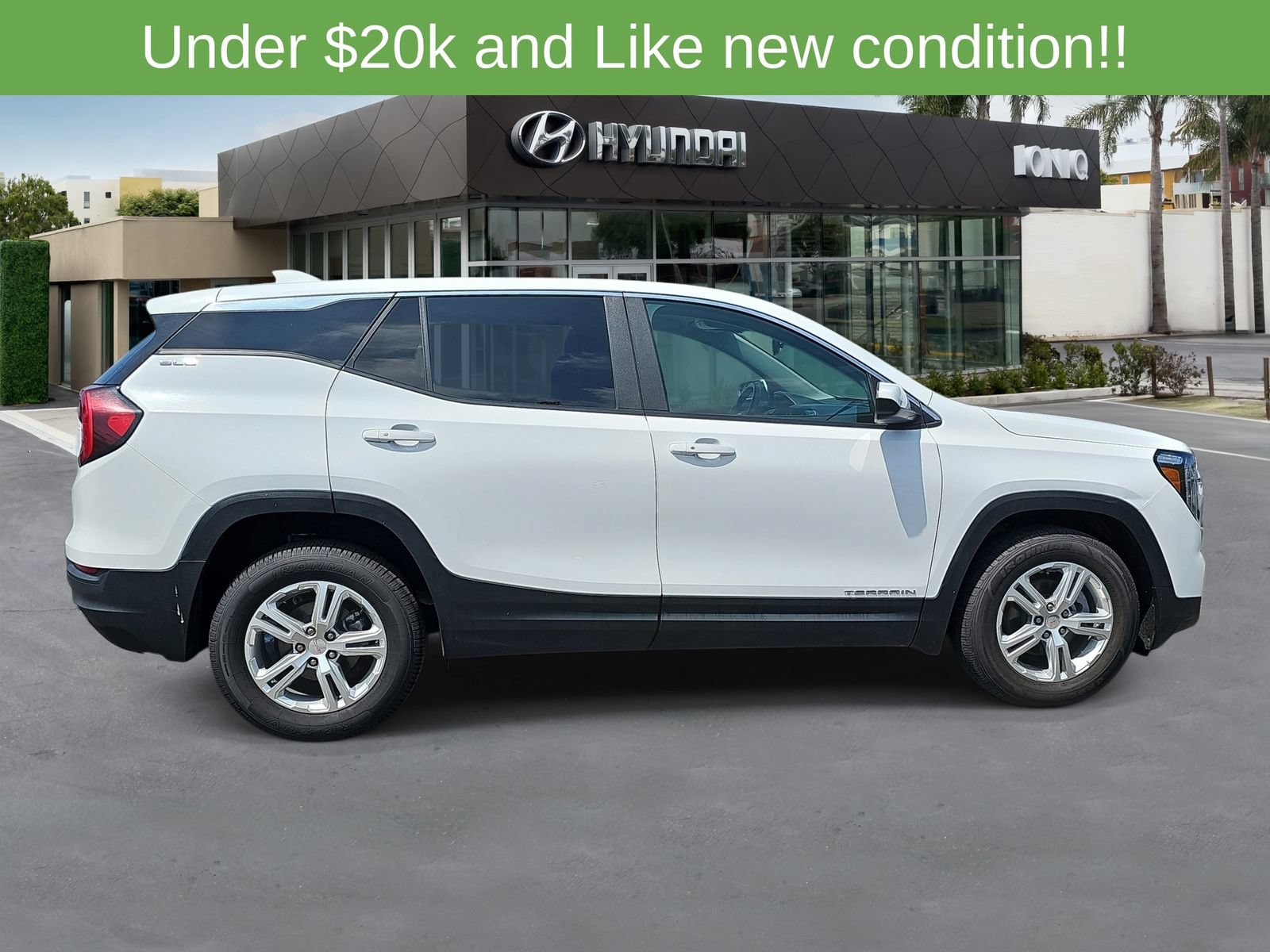 Used 2024 GMC Terrain SLE AWD/4WD image 2