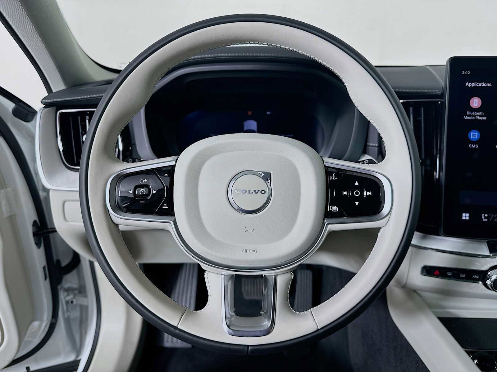 New 2026 Volvo XC60 T8 Ultra w/ Protection Package Premier AWD/4WD image 11