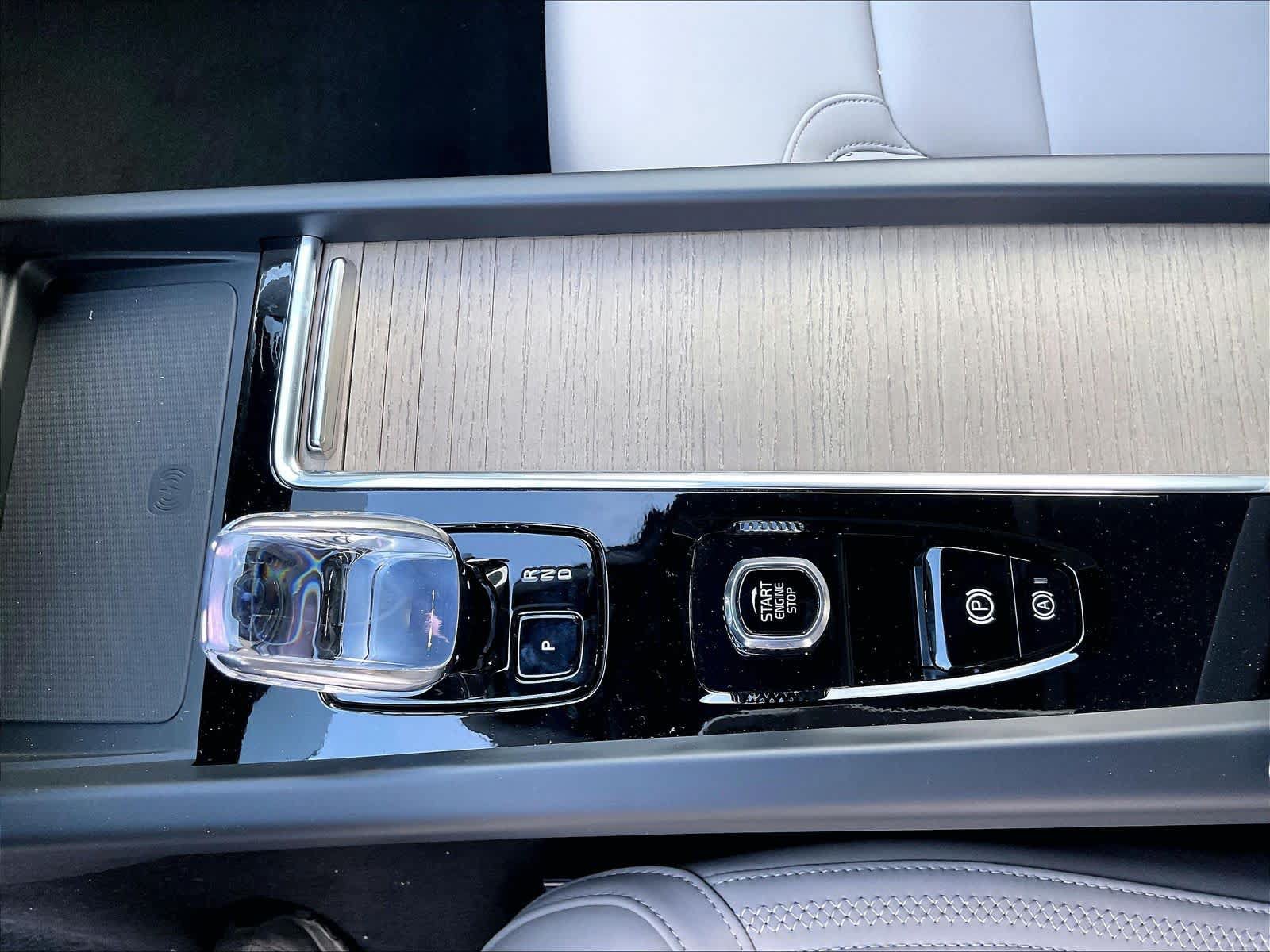 New 2027 Volvo XC60 T8 Plus AWD/4WD image 10