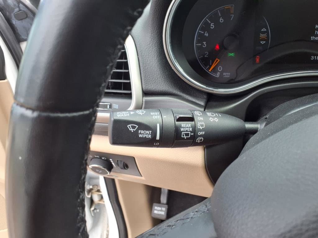 Used 2022 Jeep Grand Cherokee Laredo E AWD/4WD image 26