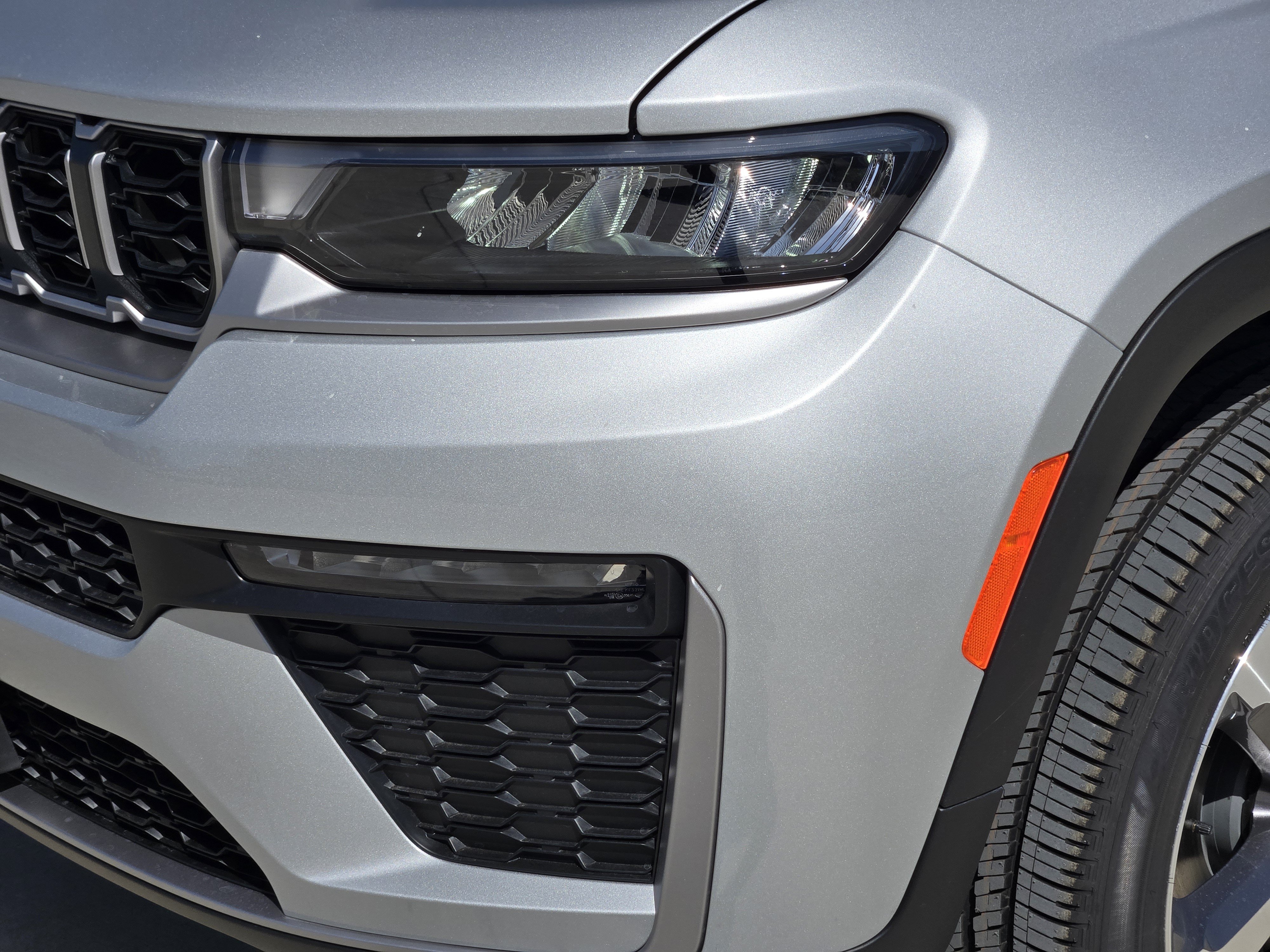 New 2026 Jeep Grand Cherokee Limited AWD/4WD image 7