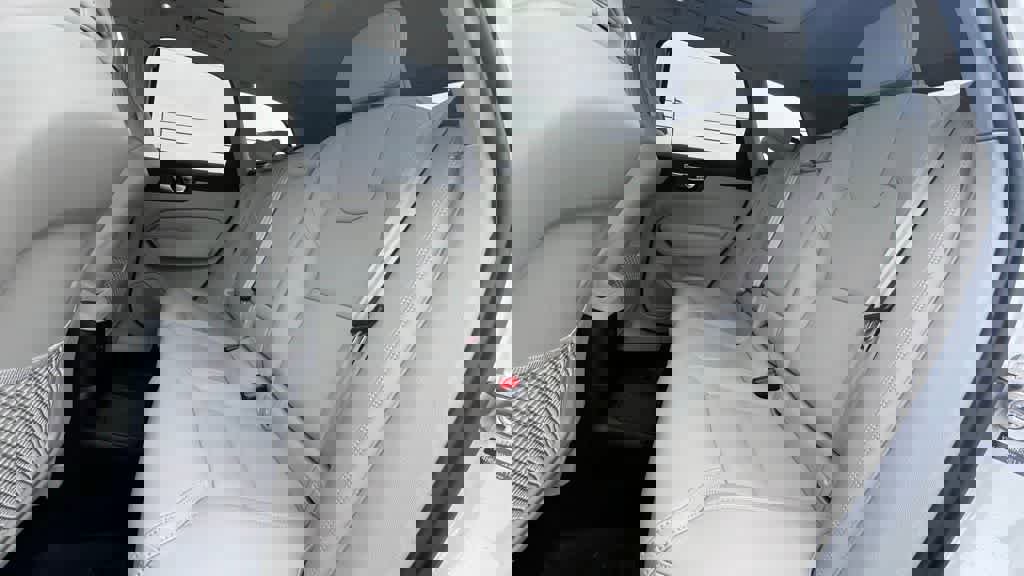 Used 2025 Volvo XC60 T8 Ultra w/ Protection Package Premier AWD/4WD image 15