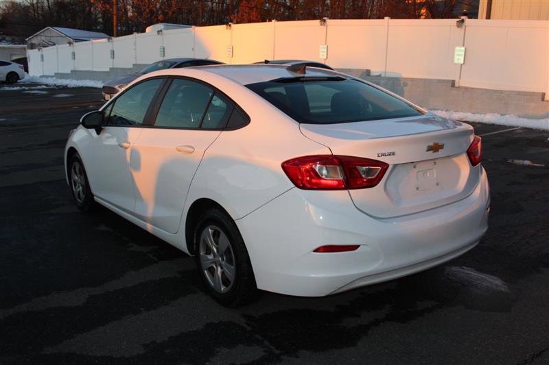 Used 2018 Chevrolet Cruze LS image 5