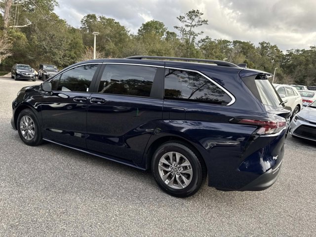 Certified 2023 Toyota Sienna LE w/ LE Plus Package image 4