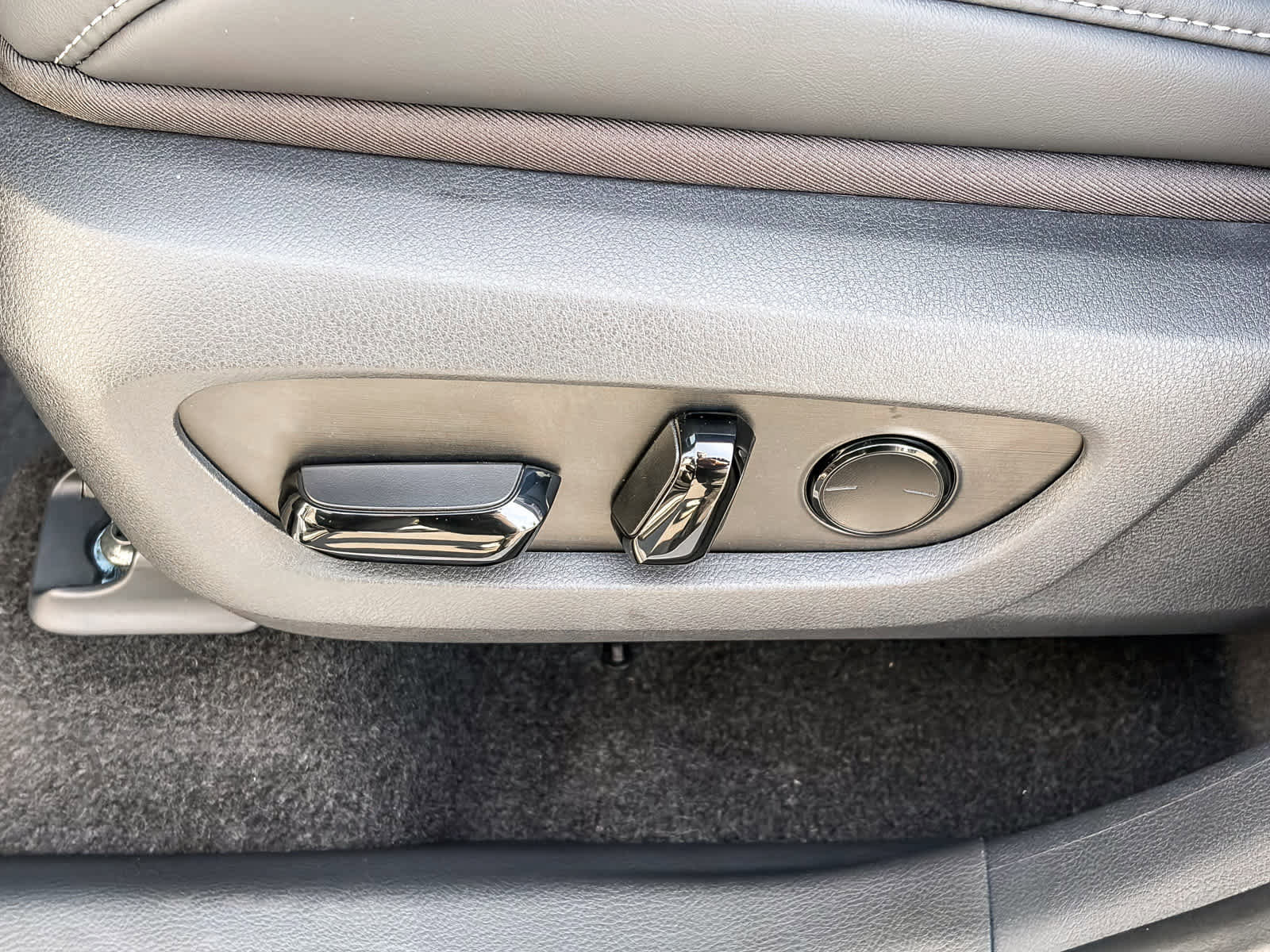 New 2026 Lexus TX 500h AWD image 22