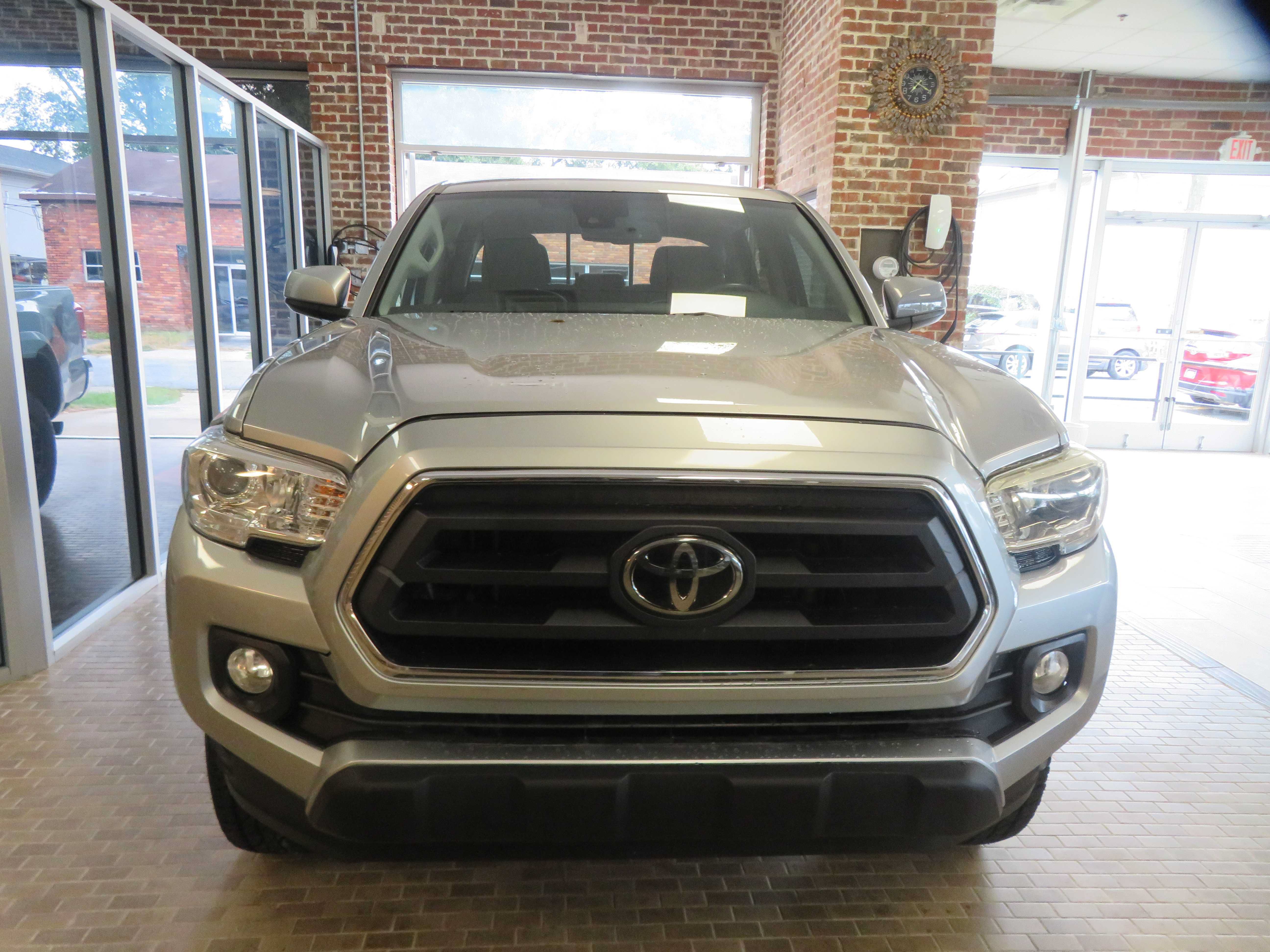 Used 2022 Toyota Tacoma SR5 RWD image 61