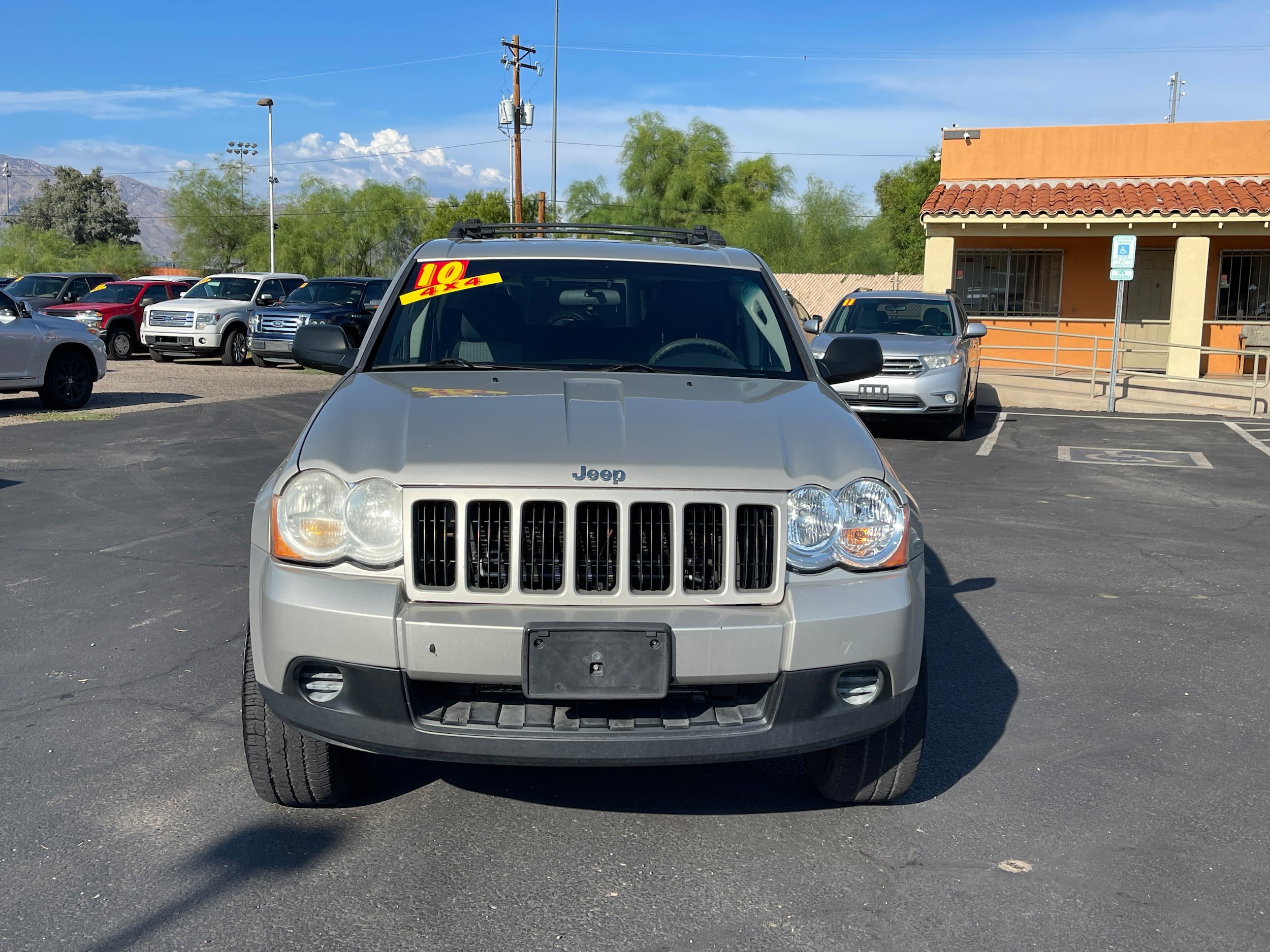 Used 2010 Jeep Grand Cherokee Laredo AWD/4WD image 8