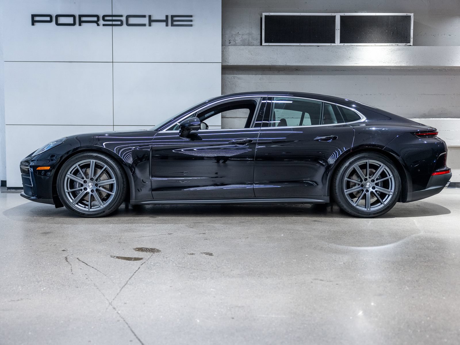 New 2026 Porsche Panamera 4 AWD/4WD image 2
