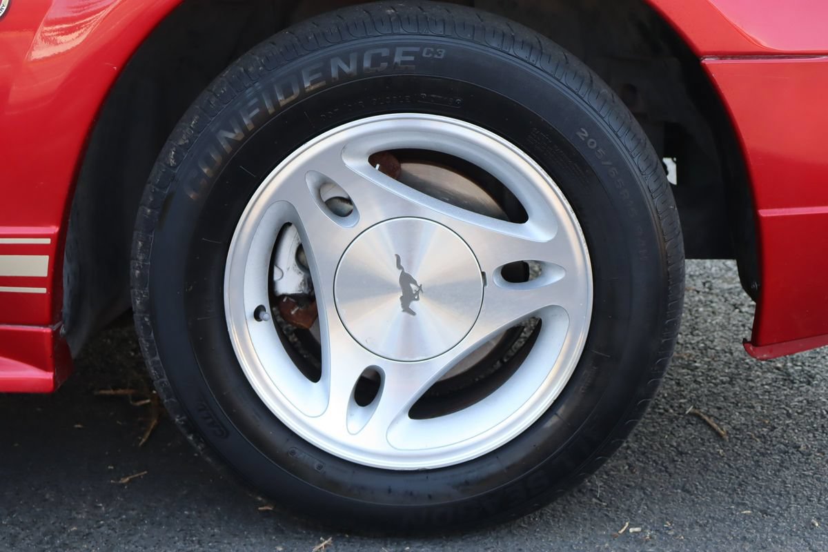 Used 1999 Ford Mustang Convertible RWD image 34