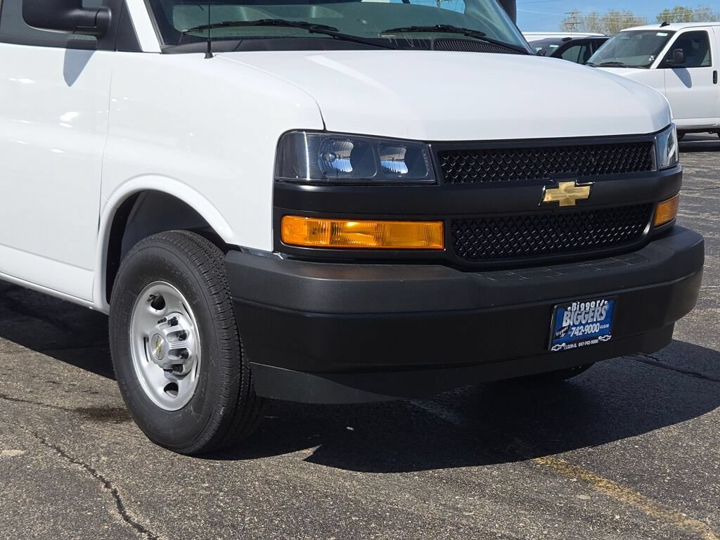 New 2026 Chevrolet Express 2500 w/ Communications Package RWD image 2