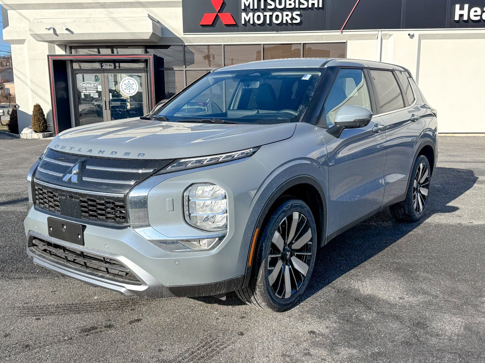 New 2026 Mitsubishi Outlander SE image 3