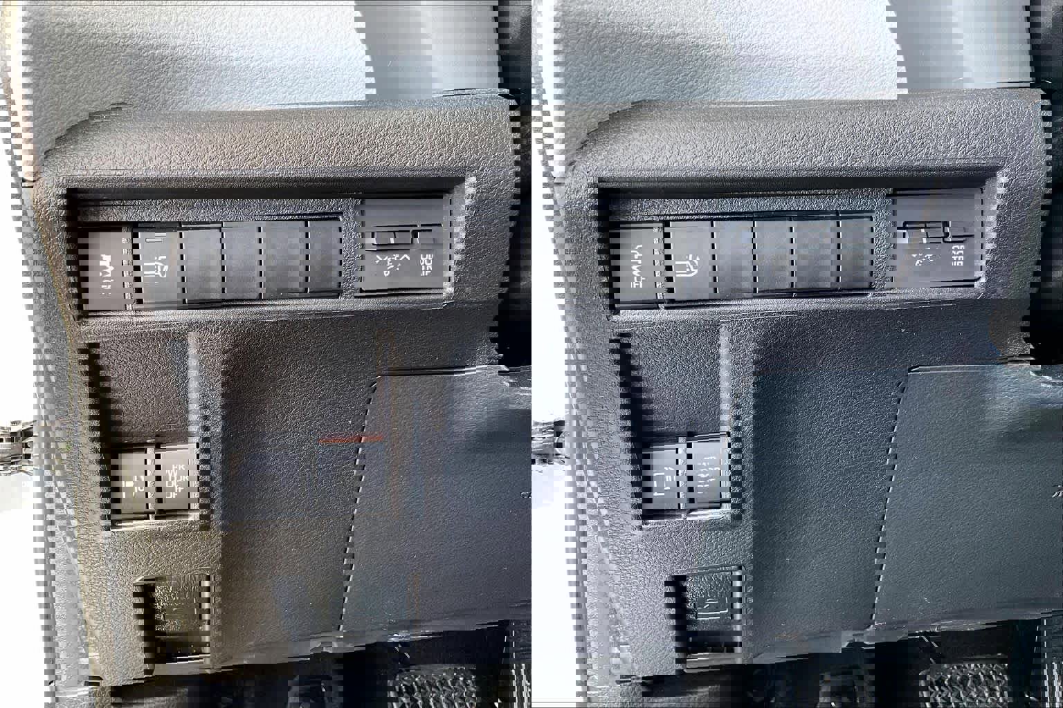 Used 2025 Toyota Sienna XSE image 32