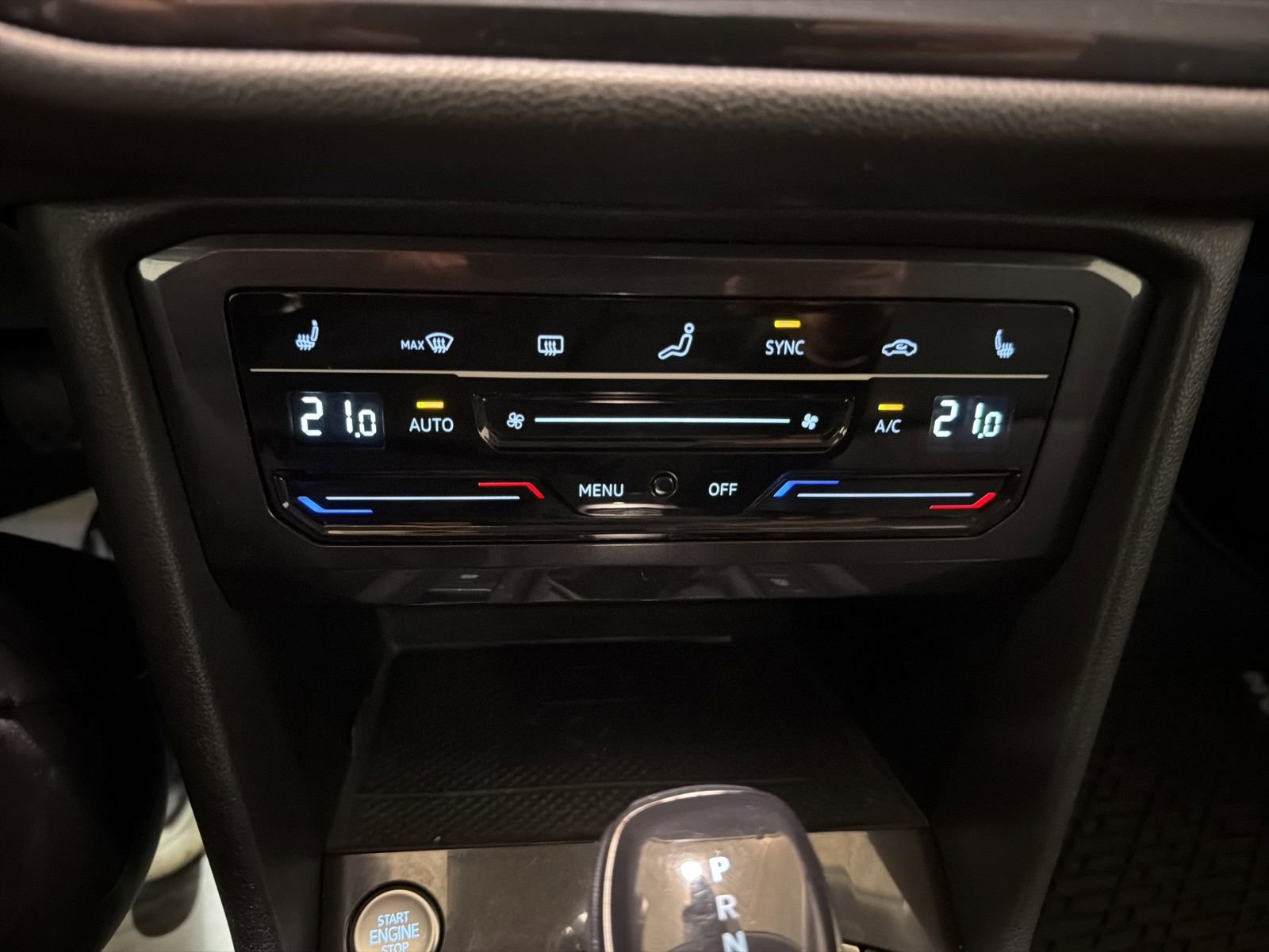 Used 2022 Volkswagen Tiguan SE image 22