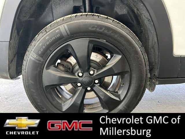 Used 2018 Jeep Cherokee Latitude w/ Altitude Package AWD/4WD image 12