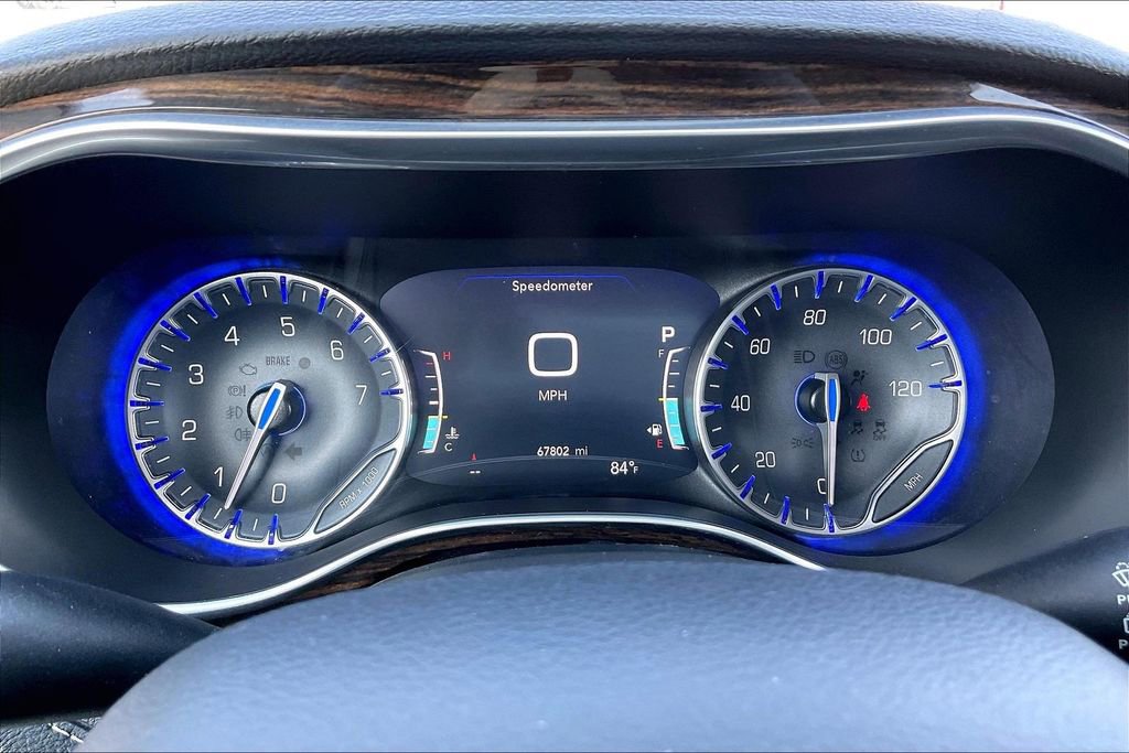 Used 2023 Chrysler Pacifica Limited FWD image 12