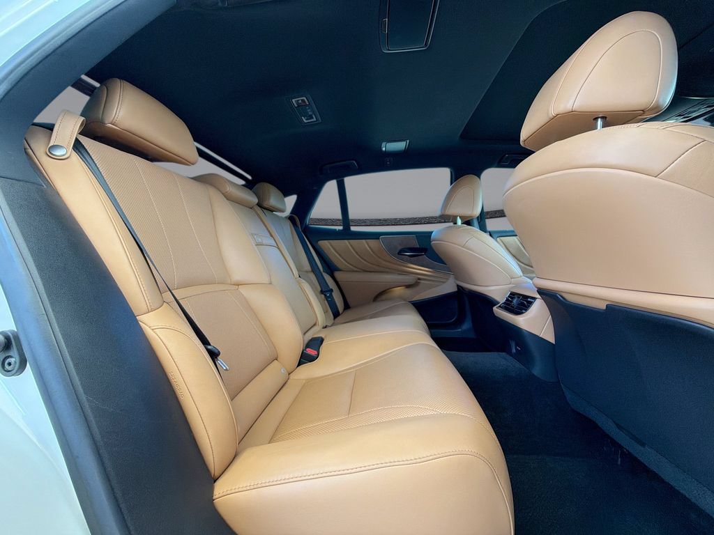 Used 2021 Lexus LS 500 w/ Accessory Package (Z2) RWD image 17