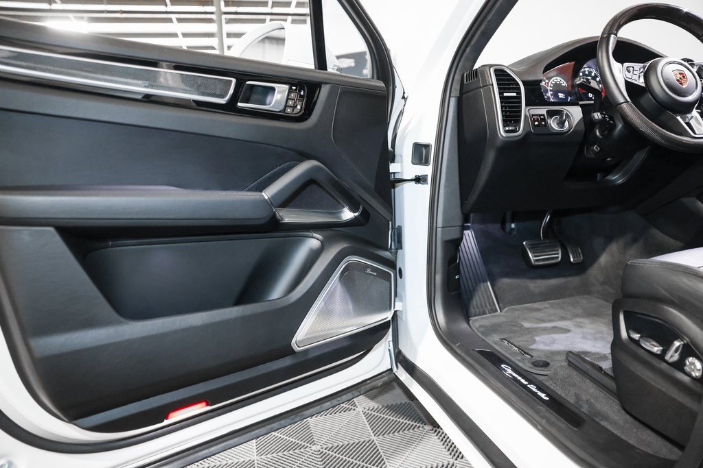 Used 2019 Porsche Cayenne Turbo w/ Sportdesign Package image 30