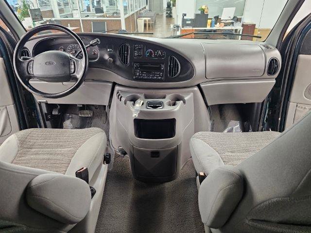 Used 2000 Ford E-150 and Econoline 150 Wagon image 8