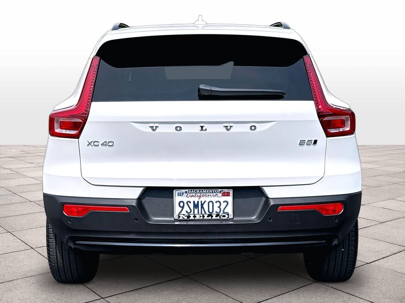 Used 2025 Volvo XC40 B5 Ultra AWD/4WD image 7