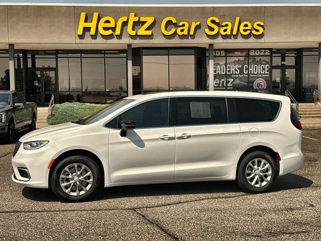 Used 2026 Chrysler Pacifica Limited AWD/4WD image 1