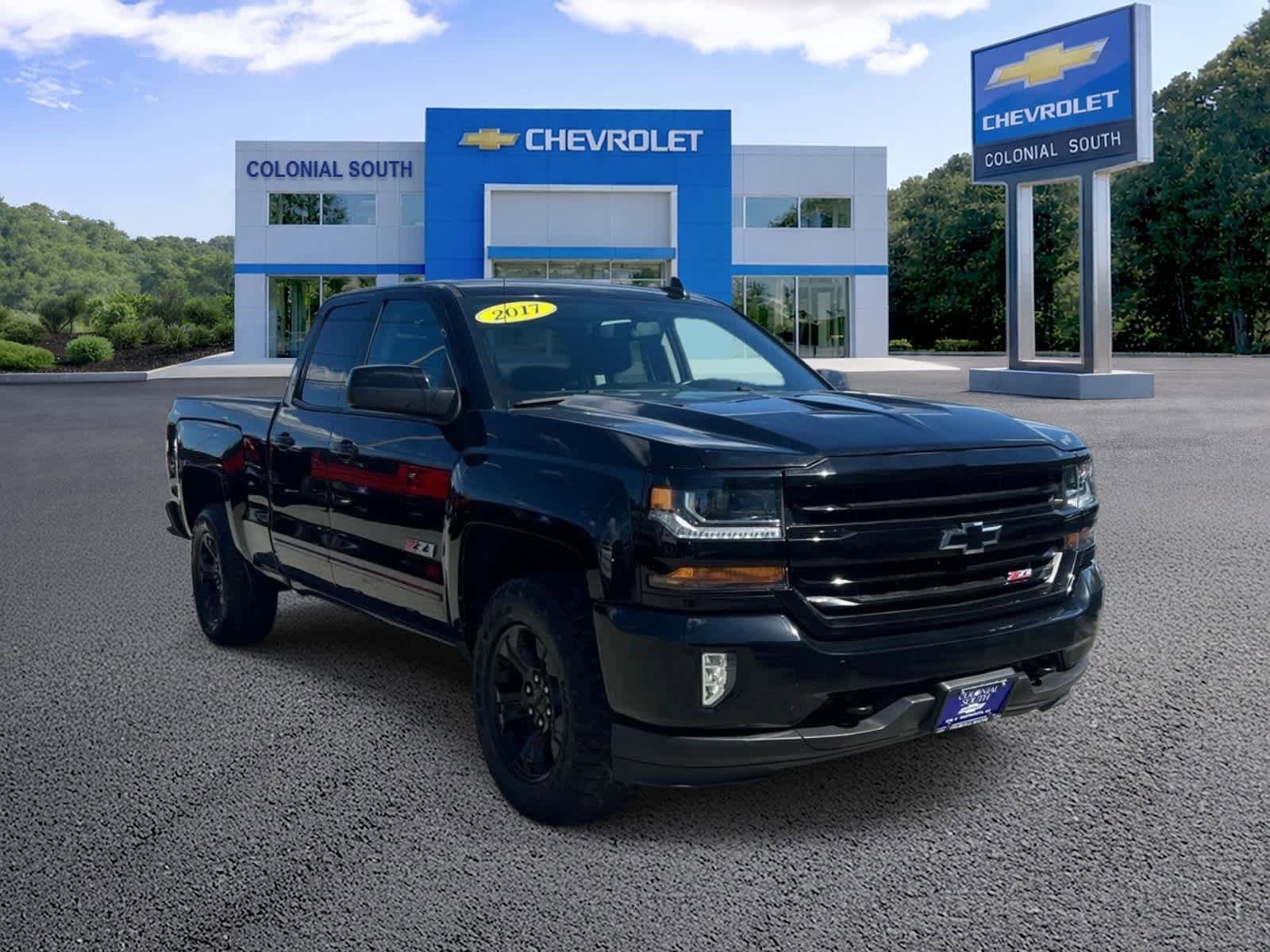 Used 2017 Chevrolet Silverado 1500 LT w/ Midnight Edition AWD/4WD image 8