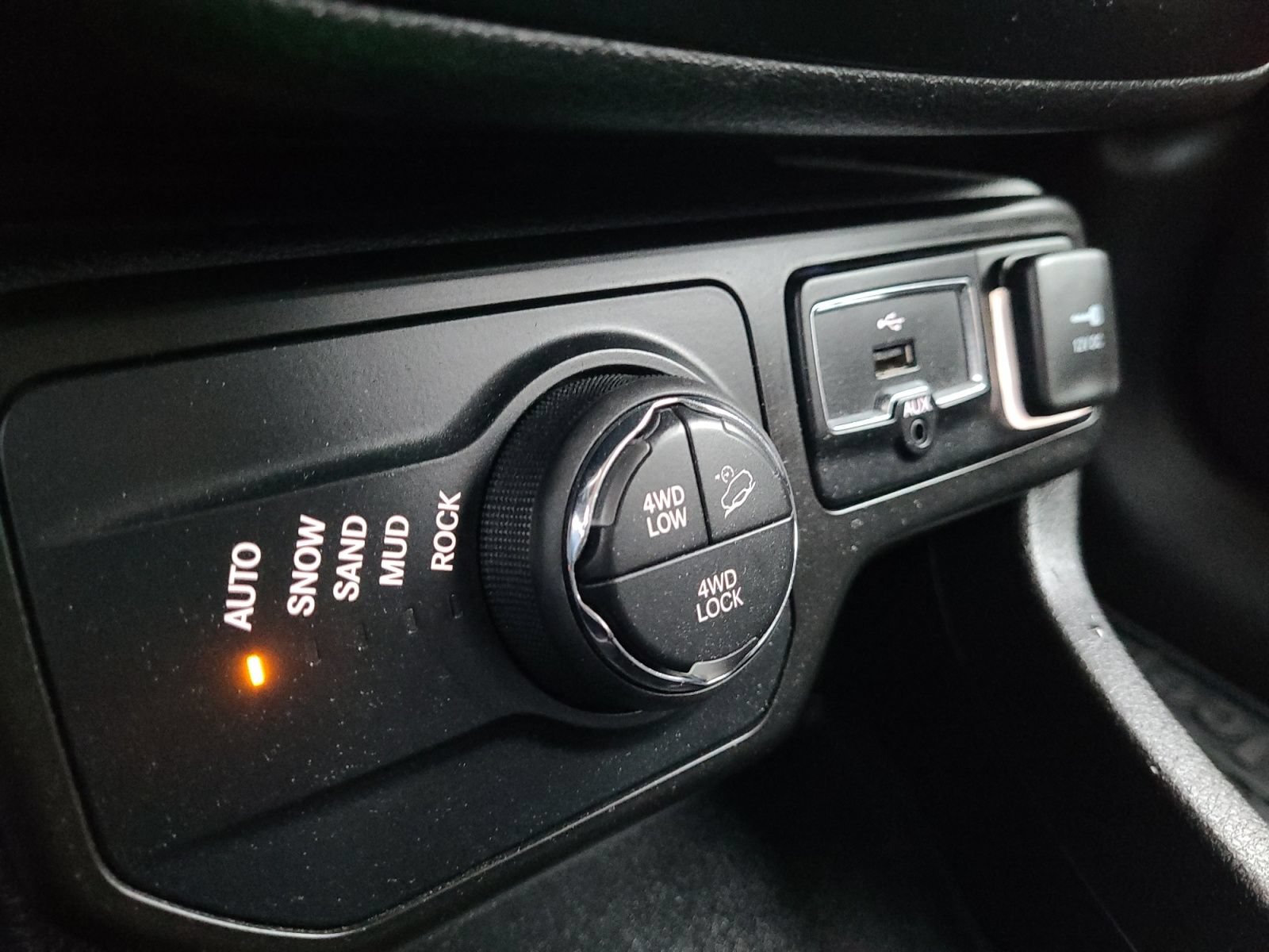 Used 2023 Jeep Renegade Trailhawk AWD/4WD image 24