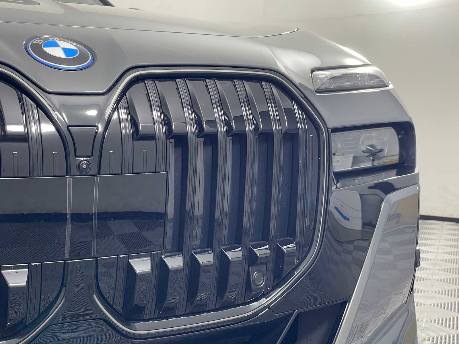 New 2026 BMW i7 xDrive60 w/ Executive Package image 6