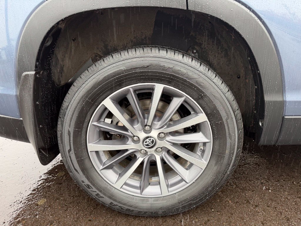 Used 2019 Toyota Highlander XLE AWD/4WD image 9