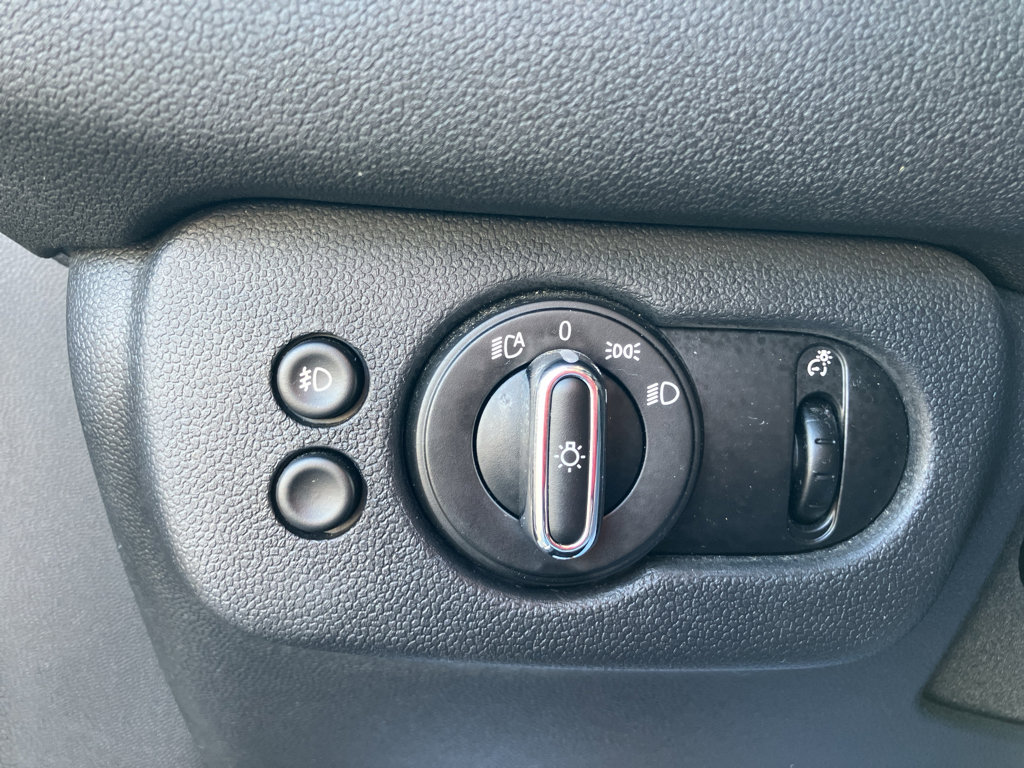 Used 2019 MINI Cooper Clubman S w/ Premium Package image 14